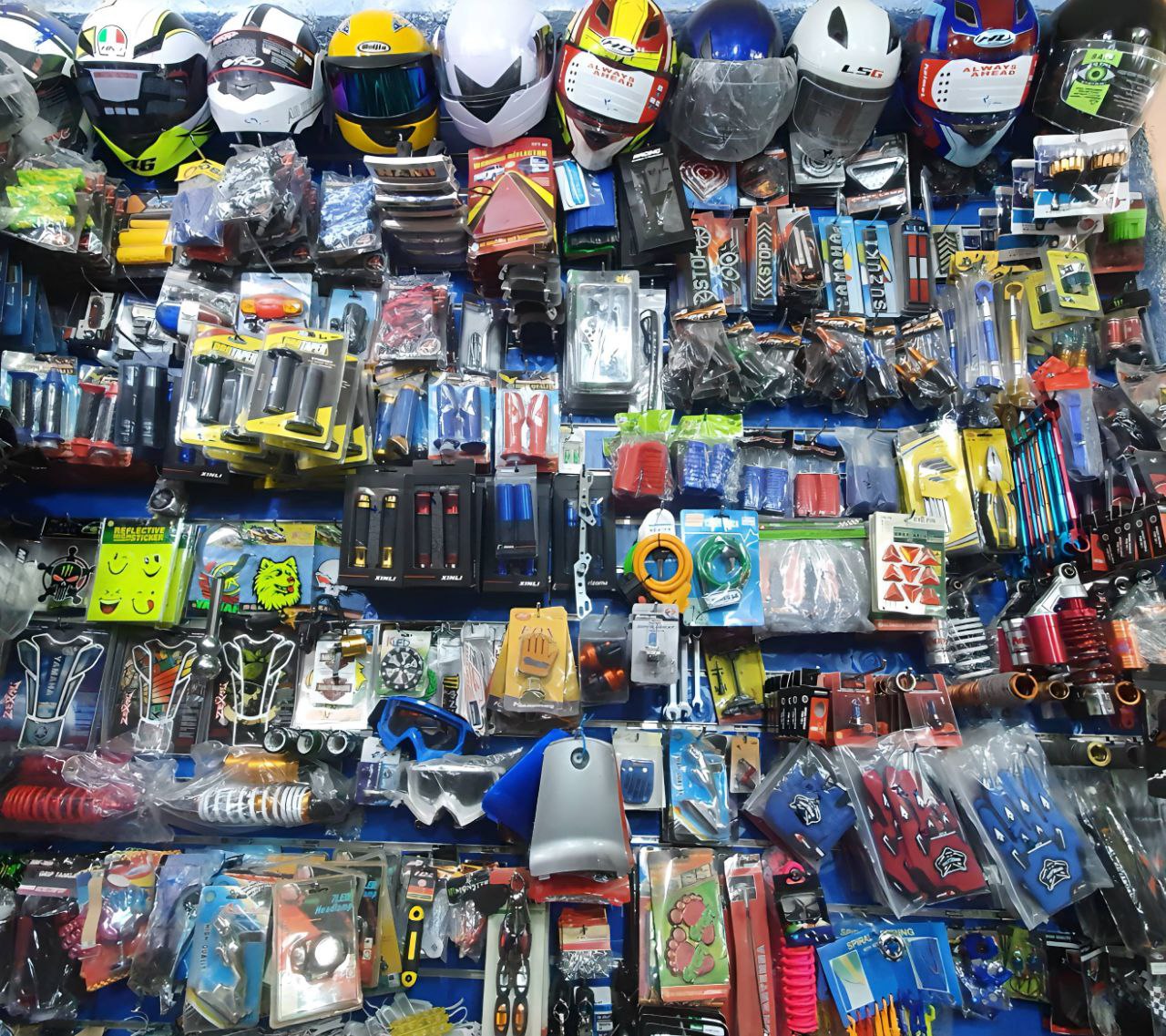 تزويد. كماليات. خوذ.